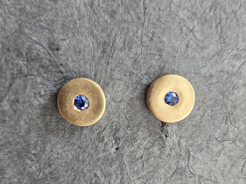 Ohrstecker mit Saphiren – Bild 2